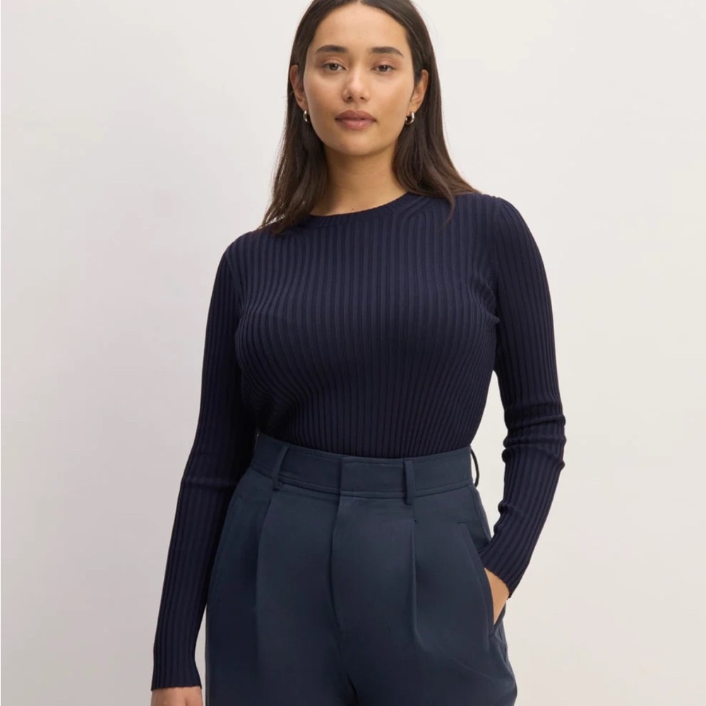Everlane THE VISCOSE KNIT CREW in Navy